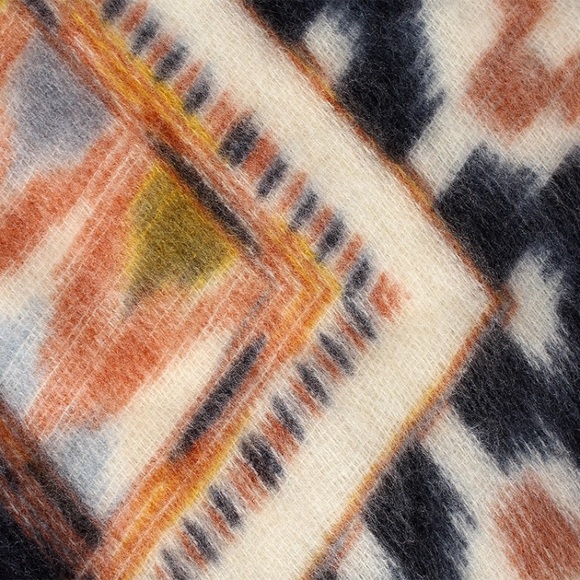 New!! Geometric Print Southwestern Blanket Scarf - Picture 3 of 6